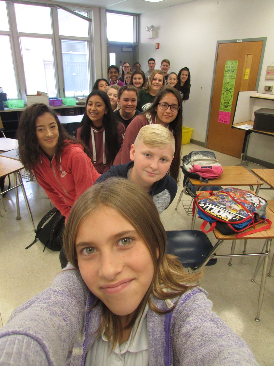 MiddleMulberry's tweet photo. @BalfourYB Celebrating yearbooks as a team! #celebrateyearbook https://t.co/COYkDYkpDM