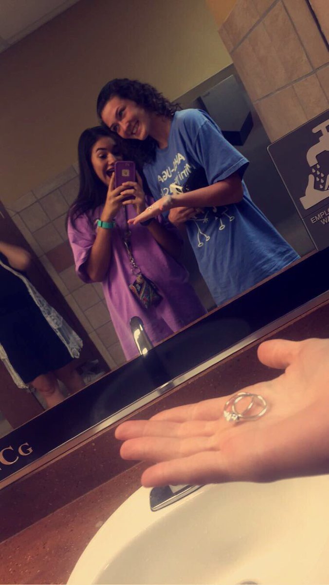lilyegomez's tweet photo. 17 years ago the funniest person was born and I am here to say that she still makes me laugh 24/7. Happy birthday to the best๐๐โฃ๏ธ #ripwillis https://t.co/8FPFS8HmHl