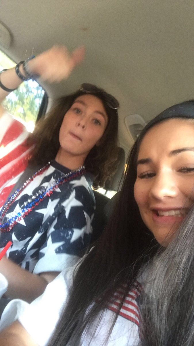 lilyegomez's tweet photo. 17 years ago the funniest person was born and I am here to say that she still makes me laugh 24/7. Happy birthday to the best๐๐โฃ๏ธ #ripwillis https://t.co/8FPFS8HmHl