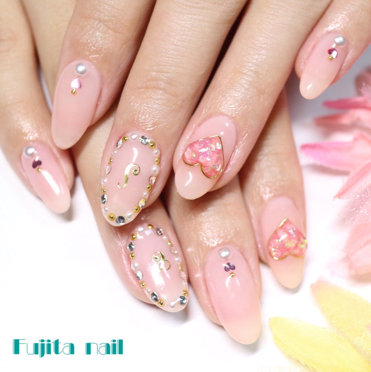 藤田ねいる على تويتر さゆみ 千景ネイル 笑 ぷっくりハートはジェルで作ったパーツで暗闇で光る蓄光仕様です かわいいと大人の狭間で揺れる千景さんでした W ハートネイル ぷっくりハート 3dハートネイル 大人かわいいネイル 蓄光ネイル 新宿御苑前