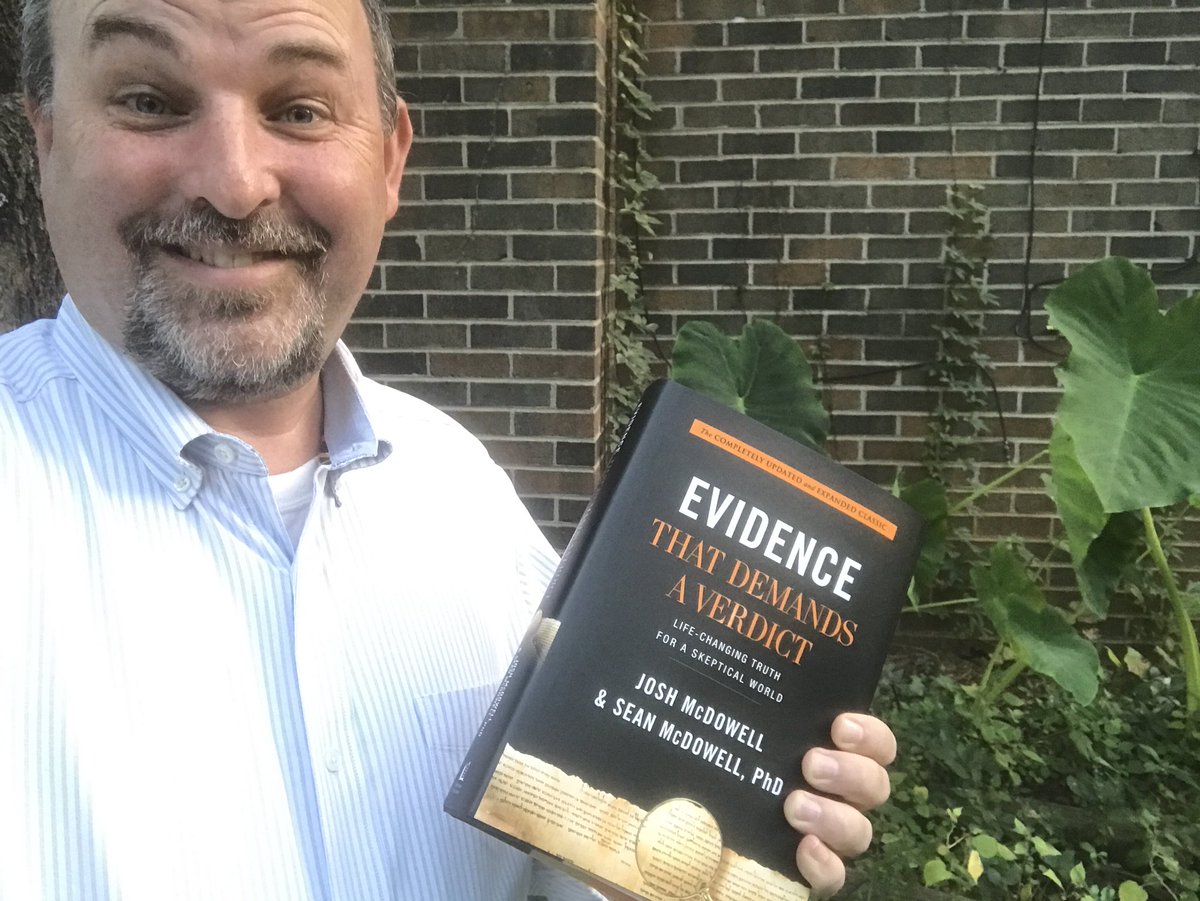 onebouchard's tweet photo. Excited that the new book by @josh_mcdowell and @Sean_McDowell is here! #trueevidence https://t.co/KRPjssIchM https://t.co/F81UJm2LiH