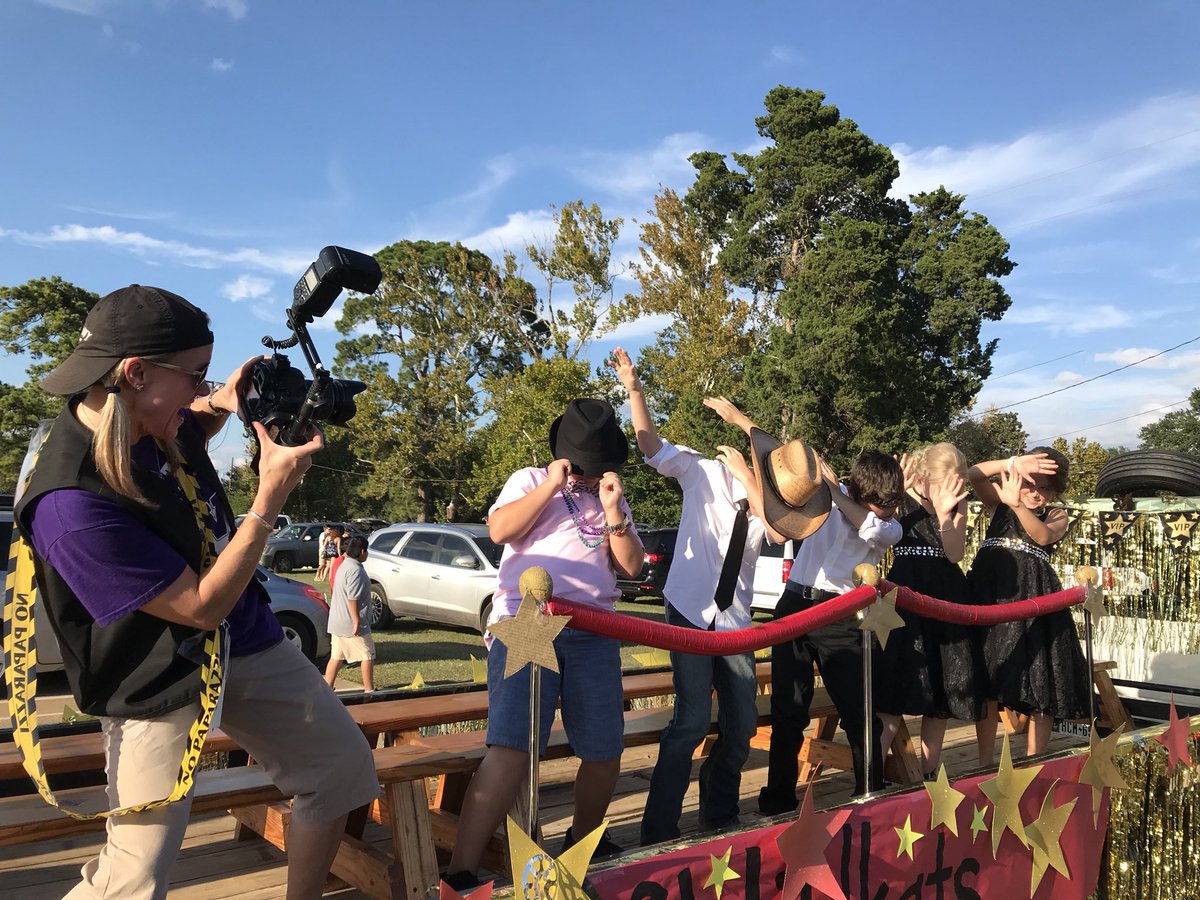 angelalions1973's tweet photo. No more pictures! These Turner celebrities just cannot get away from the paparazzi! @WISDTurner @KameronWilder https://t.co/E0zMFl2HAx