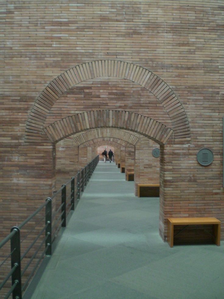 Even Rafael Moneo, who only builds nonsensical modernist garbage, uses relieving arches to great effect in the National Museum of Roman Art.
