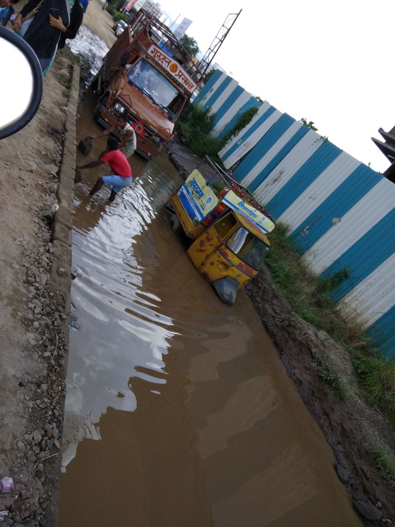 Ajaykoot's tweet photo. @Dev_Fadnavis Sir,
Nightmare for citizens of Ambegaon.our road is in dangerous &amp; unsafe condition, No action from civic body. Pls help us. https://t.co/lFeYBmmnGy