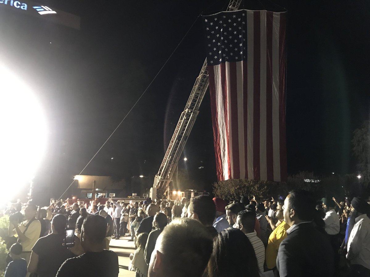 MissionOneElevn's tweet photo. Bakersfield praying for Las Vegas! #prayforvegas https://t.co/VHzeYzUKwj