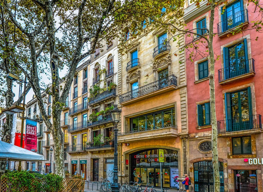 Solo Travel for Women - Top 10 Locations - itstimetoflee.com/solo-travel-fo… - #AustinTexas #BarcelonaSpain #CopenhagenDenmark #DubrovnikCroatia
