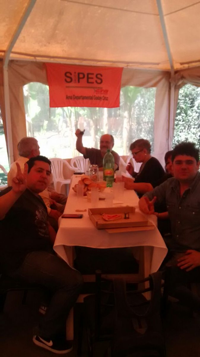 daniel_sipes's tweet photo. Fiesta y agasajo a los trabajadores de la sanidad .Si.p.e.s M
endoza https://t.co/fotsdgTu5x