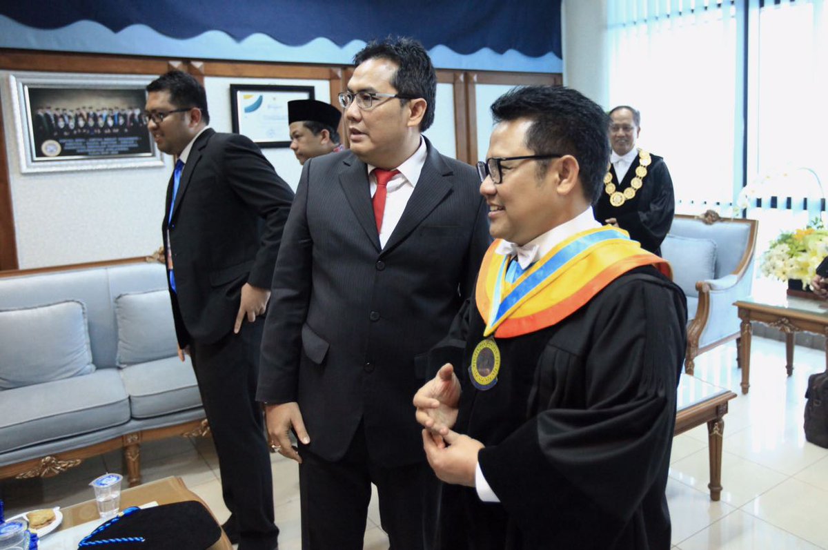 Ketua Umum <a href="/nahdlatululama/">Nahdlatul Ulama</a> Kiai <a href="/saidaqil/">Said Aqil Siroj</a> dan Sekjen <a href="/Helmy_Faishal_Z/">Ahmad Helmy Faishal Zaini</a> menghadiri Penganugerahan Gelar Doktor Honoris Causa #CakImin