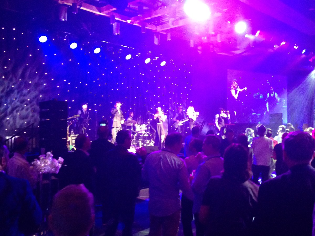 iamAprilYoung's tweet photo. The Famous Players Band has the @apexsummityyc attendees on the dance floor!!! https://t.co/GeIlhsjWQd
