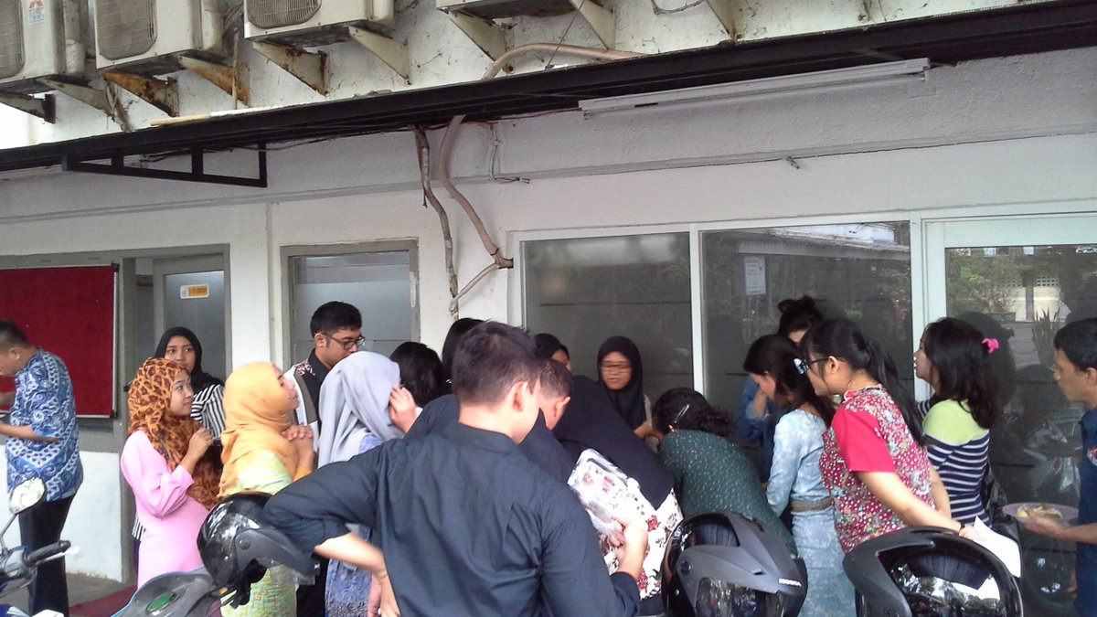 UBS Business School tweet media