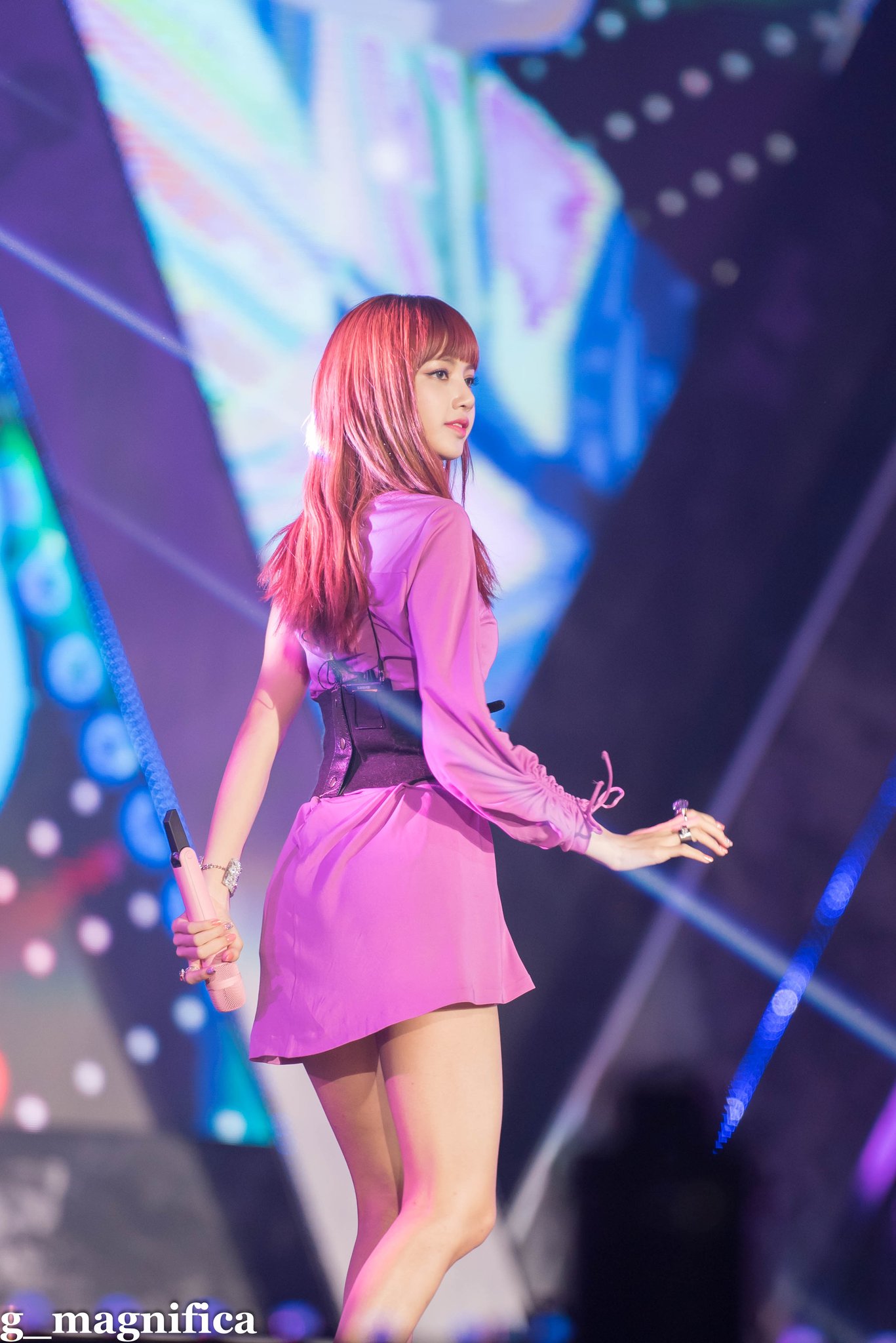 DLLwnr7U8AEedkx.jpg:large