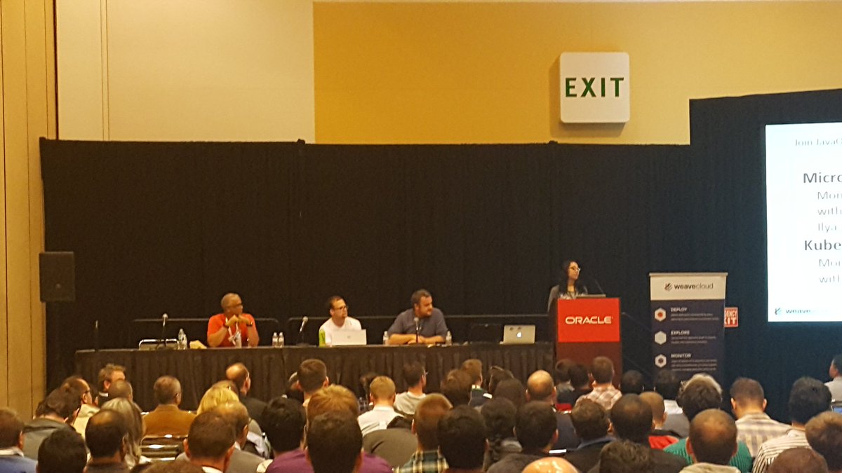 victor_cuervo's tweet image. Juntas a @crichardson y @starbuxman hablando sobre microservicios y la lias parda #oracleinnovation17 #JavaOne #OOW2017