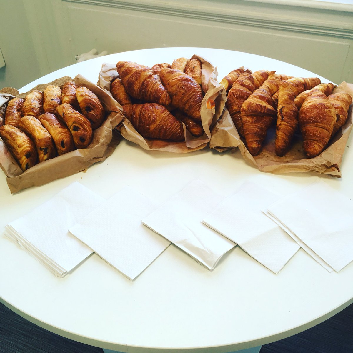 MymiEK's tweet photo. Déjà un an à @EFFICOMLILLE :) #1year #Lille #Efficom https://t.co/LtaQWZxlsu