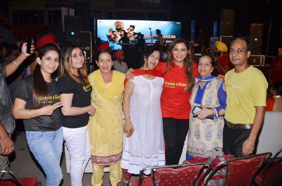 panjabiyat's tweet photo. Success Dance #KirdaarESardaar appreciated by audiences ... as a complete family oriented film @GurpreetKChadha efforts recognised by people https://t.co/nLFG2c3Ikn