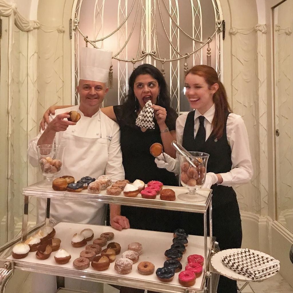 Because the lady LOVES doughnuts. The exquisite doughnut trolley @claridgeshotel enough to make any sane girl go c… ift.tt/2xNbMH0