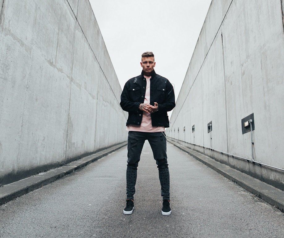FashionInsight's tweet photo. Alex Bowen launches debut clothing line MVMNT London https://t.co/D76CS9sjH1 @mvmnt_london @ab_bowen07 #fashion https://t.co/PIodXTNBJw
