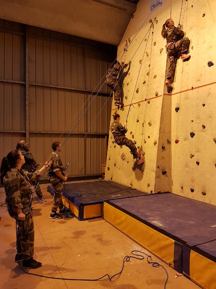 Gouv_mili_Lyon's tweet image. #direct #7RMAT Troupes de montagne oblige, initiation escalade pour nos étudiants #INHNI