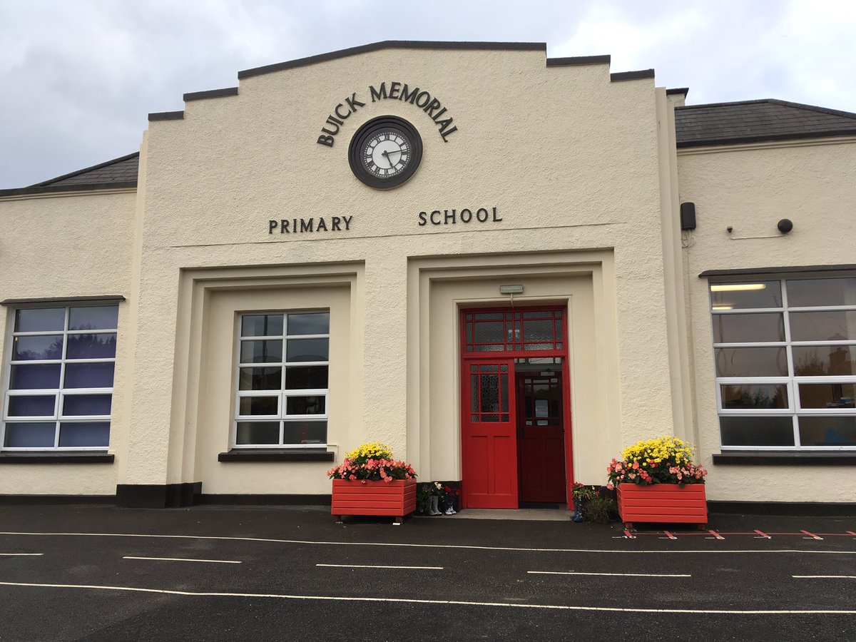 JohnnyMcCrystal's tweet photo. At Buick Memorial PS in Cullybackey this morning to present the @sustrans #SchoolMark bronze award @SustransNI @Ballymena_Times https://t.co/Oel1athsnY