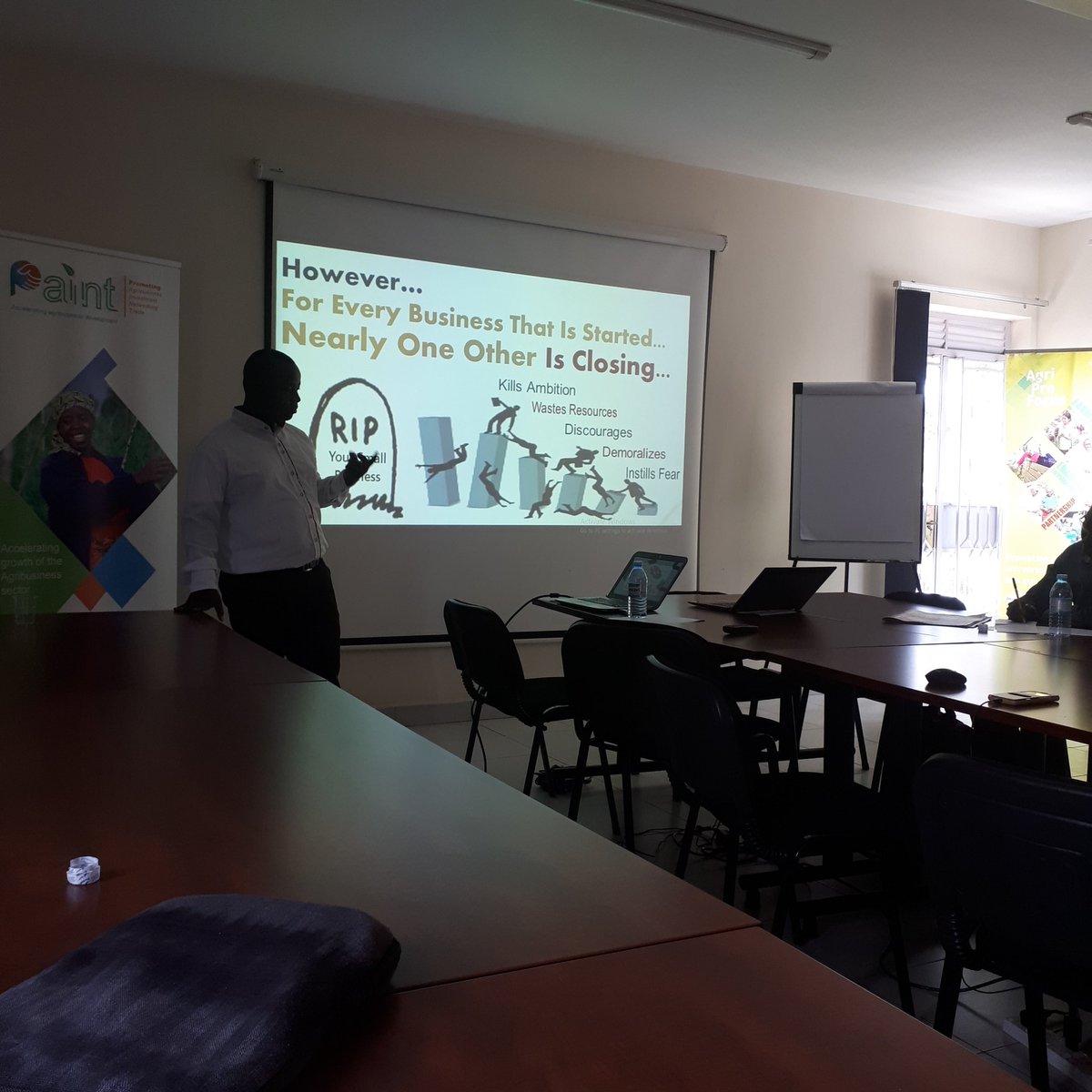 SylviaNatu's tweet photo. #agric-paint mentoring 2nd group resumes #Agume Bless covers business model canvas @bspaceuganda @AgriProFocusUG https://t.co/Qsk1ppHKA4