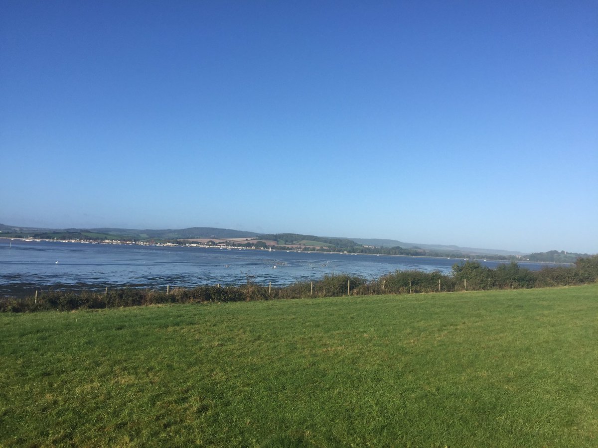 SecureDogField's tweet image. It's a beautiful morning on the Exe. Goingto be a great day for dog walking. Why not book a slot at exmouthdogfield.co.uk