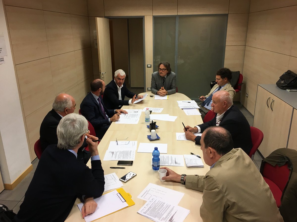 AndreaSaviane1's tweet photo. @ConfartVeneto @cnaveneto @ConfVeneto @confcommveneto @ConfesercentiPd pre incontro #TavoloVenetoModa prima di andare dalla @DonazzanElena https://t.co/lVdId4etEs