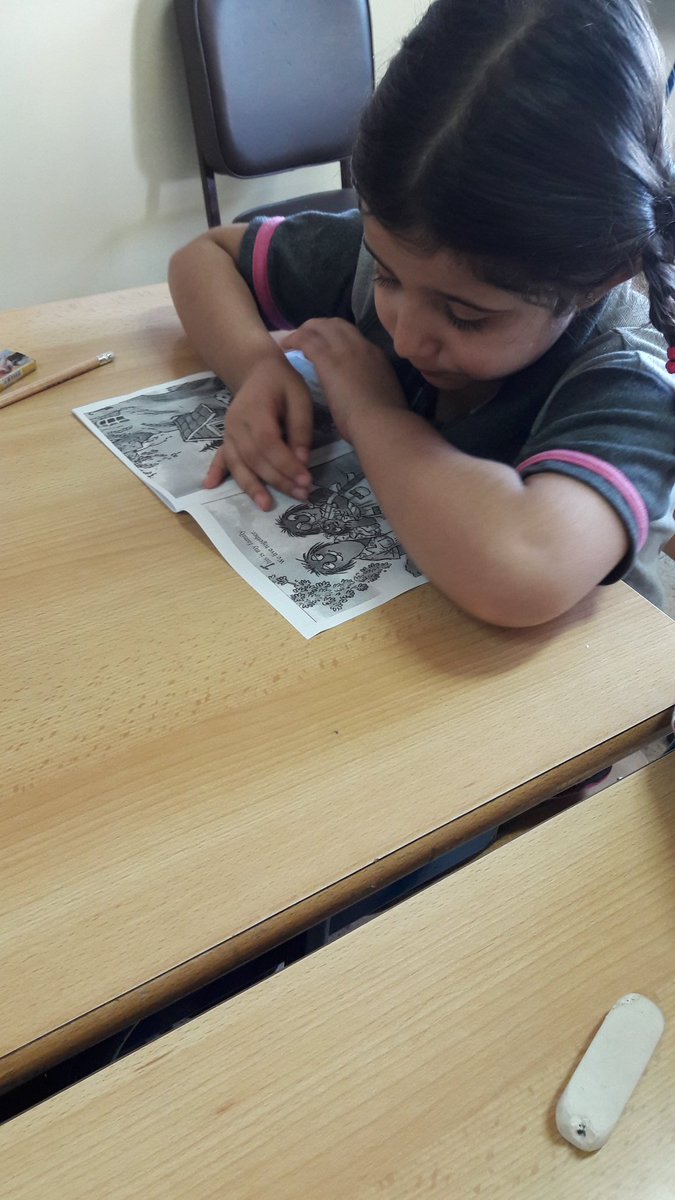 samah_hosna's tweet photo. Reading is a #safe_place we go ,while we are in our places .
Gr2B Reading "This is my Family"story .
@MakAishaSchool https://t.co/qeeXsIfITw