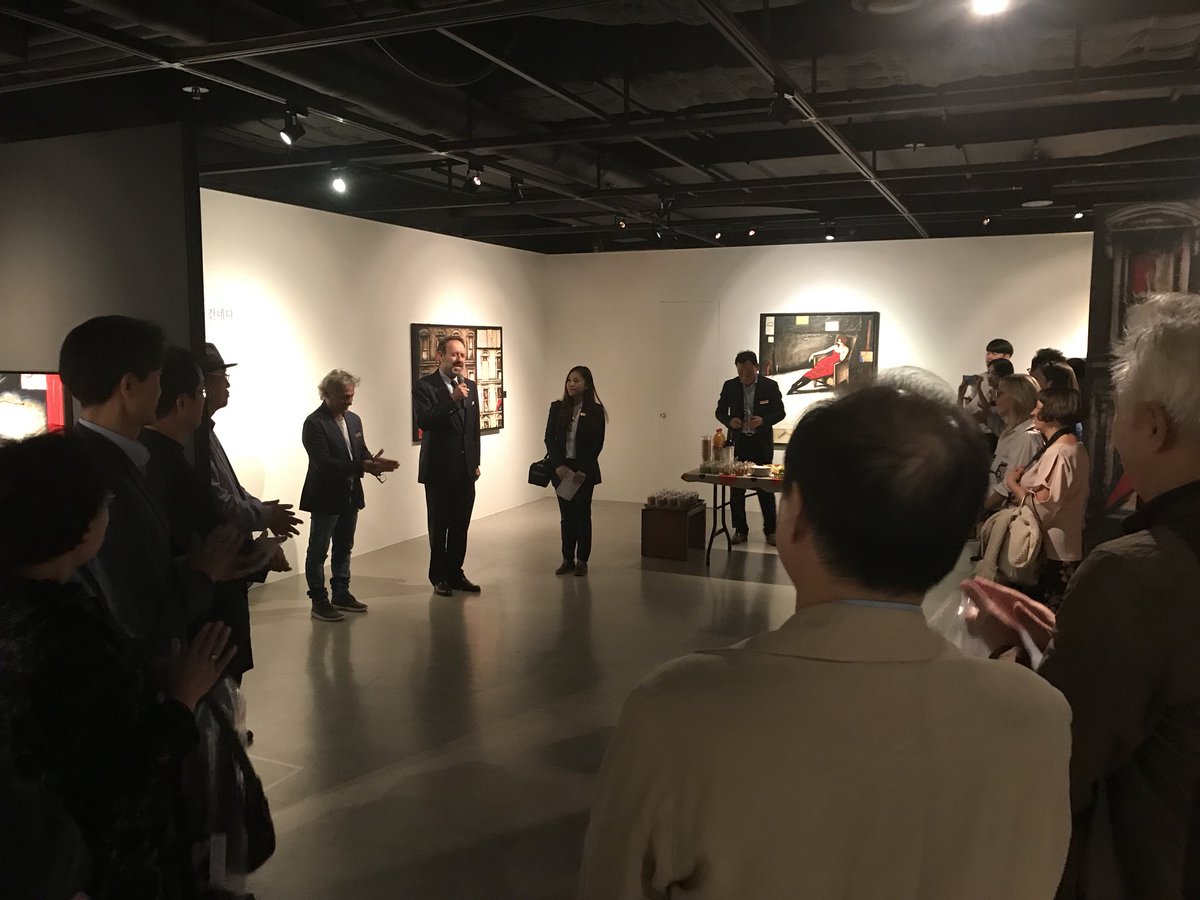 ItalyinKorea's tweet photo. #Italian 🇮🇹Ambassador Della Seta at opening exhibit #Consolazione of Maestro #Calvetti #Seoulartscenter #Italian #ContemporaryArt in Korea https://t.co/5ryFMKEdy0
