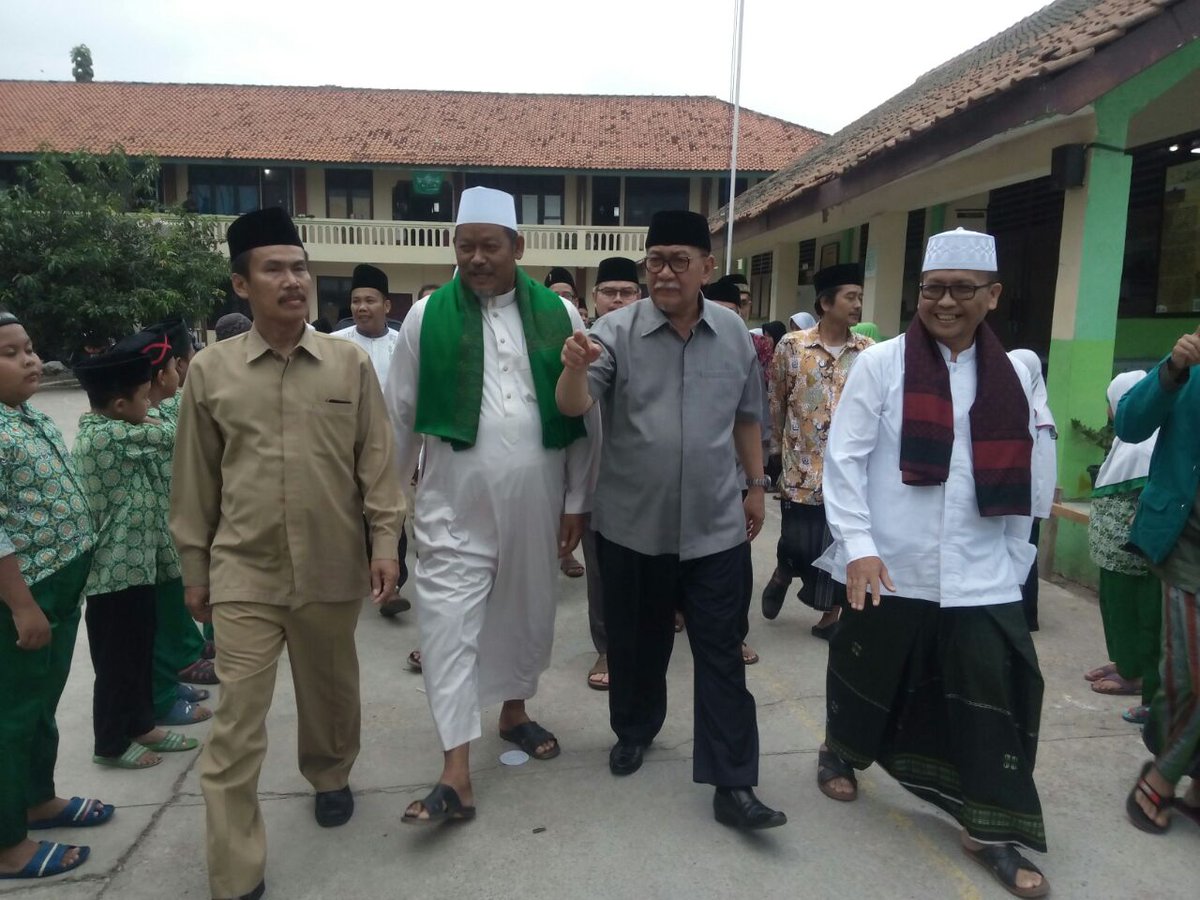 Selamat datang wakil gubernur jawa barat. Bapak H. Deddy Mizwar 
Dipondok pesantren <a href="/Al_Mushlih/">PP Al-Mushlih</a>