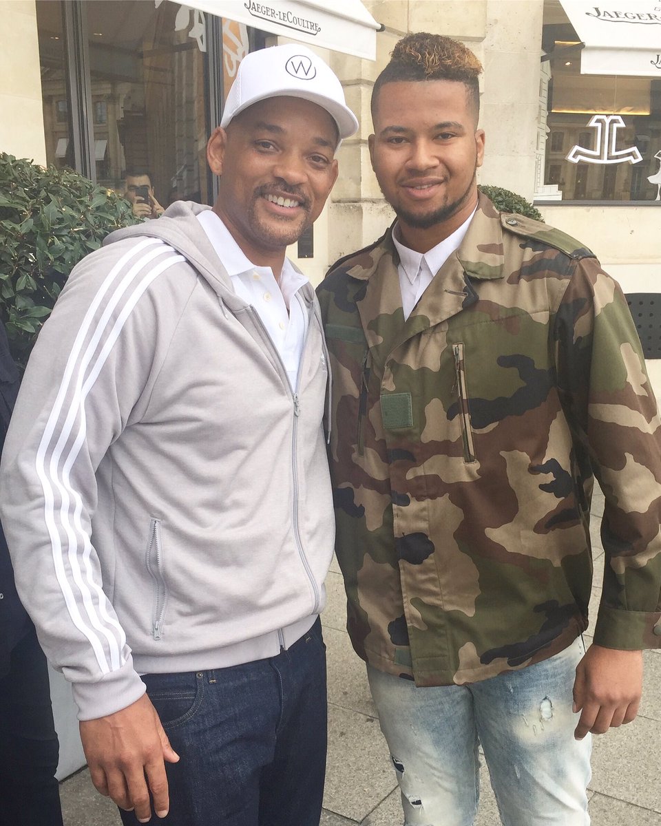 OfficielJVA's tweet photo. Avec Will Smith ! Un honneur d'avoir pu rencontrer mon acteur préféré 🎬💥🔥😍 #WillSmith https://t.co/DPIal9SCwD