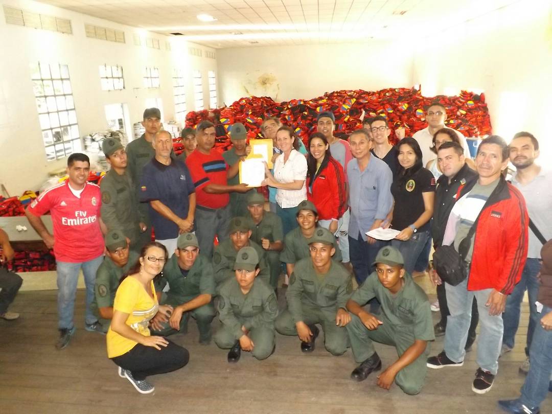 #EnTachiraNosUneLaPaz Con amor y compromiso llevaremos cada Morral Tricolor a nuestros estudiantes del Táchira! <a href="/NicolasMaduro/">Nicolás Maduro</a>