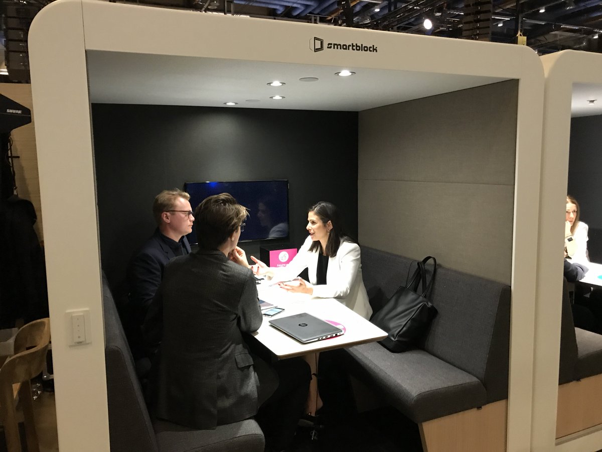 SmartblockFi's tweet photo. @rachelbotsman exploring Smartblock! #NBForum2017 #smartblockfi https://t.co/pnozsk7pNH