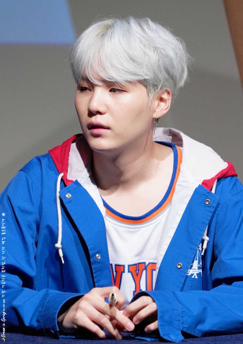 spring030993's tweet photo. 170930 신촌 팬싸 
#윤기 #슈가 #방탄소년단 
@BTS_twt https://t.co/zjuOUl6Hpm