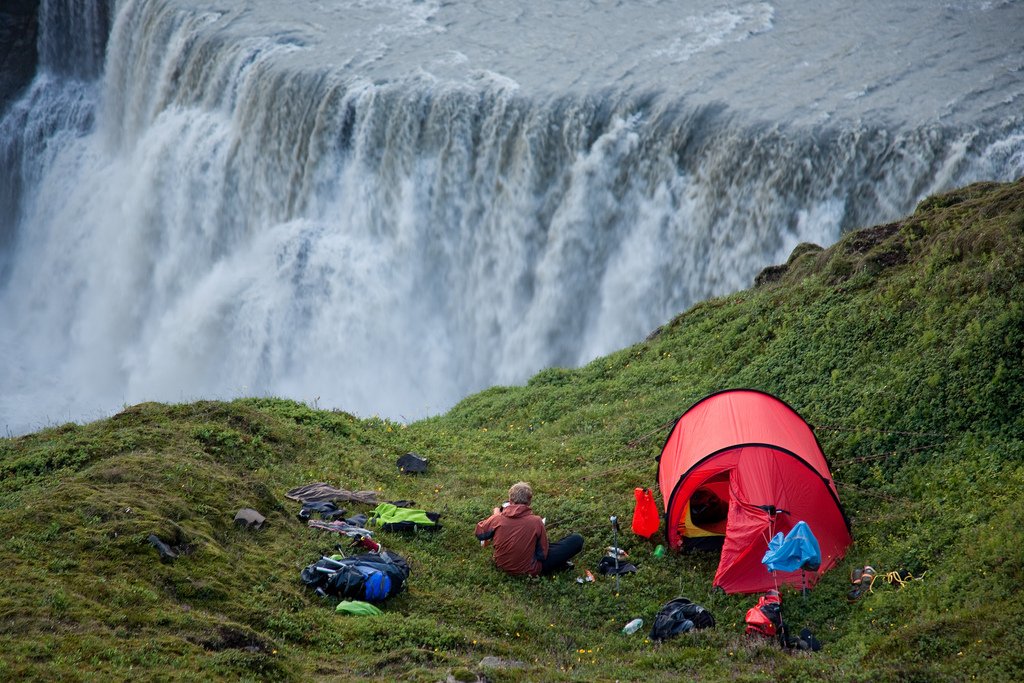 Yağmurda Kamp Yaparken Dikkat Edilmesi Gerekenler >> kampciyiz.com/2017/10/02/yag…