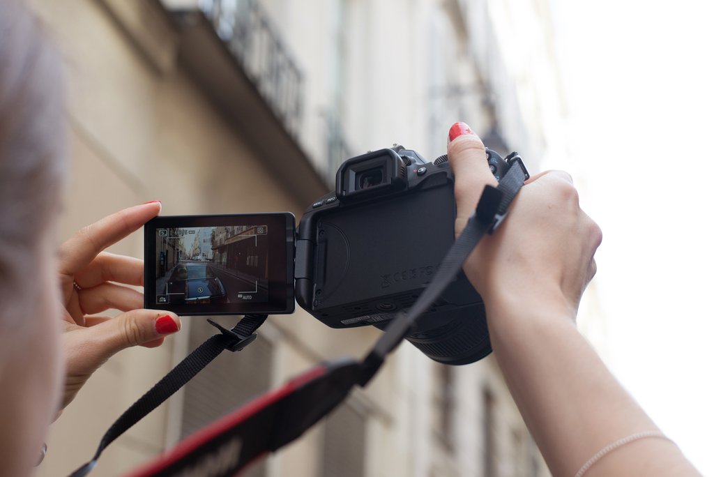 thephotoacadFR's tweet photo. #CrashTest : Zoé Hibert a testé le #Canon EOS 200D #prophot #prophotstore https://t.co/2uH6gKL8Oh https://t.co/mS3MkUhleu