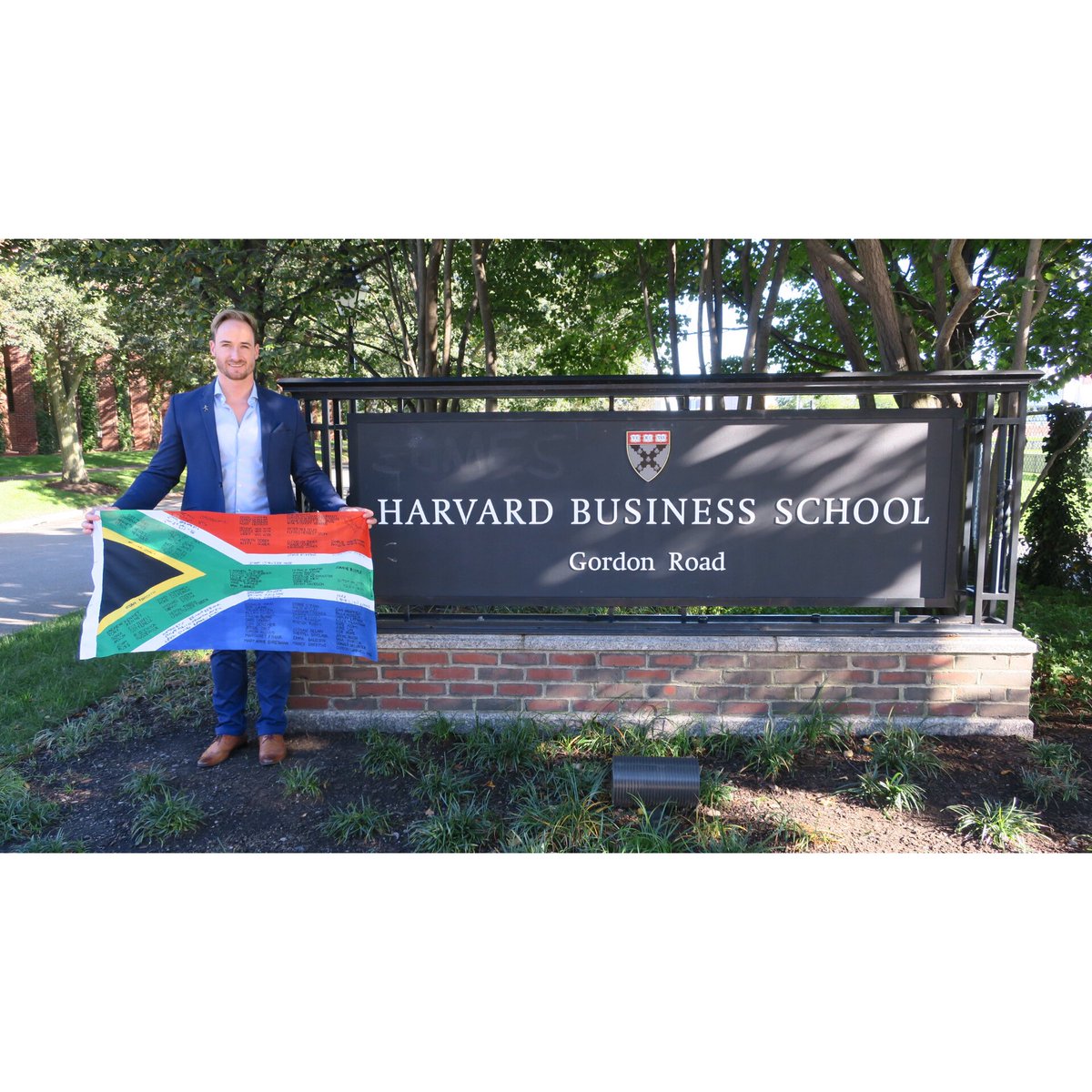 Lysle_Turner's tweet photo. Pure gratitude ❤️🇺🇸🖤

 @HarvardHBS 

#harvard #harvardbusinessschool  #pld #emba https://t.co/fZt7UEEbig