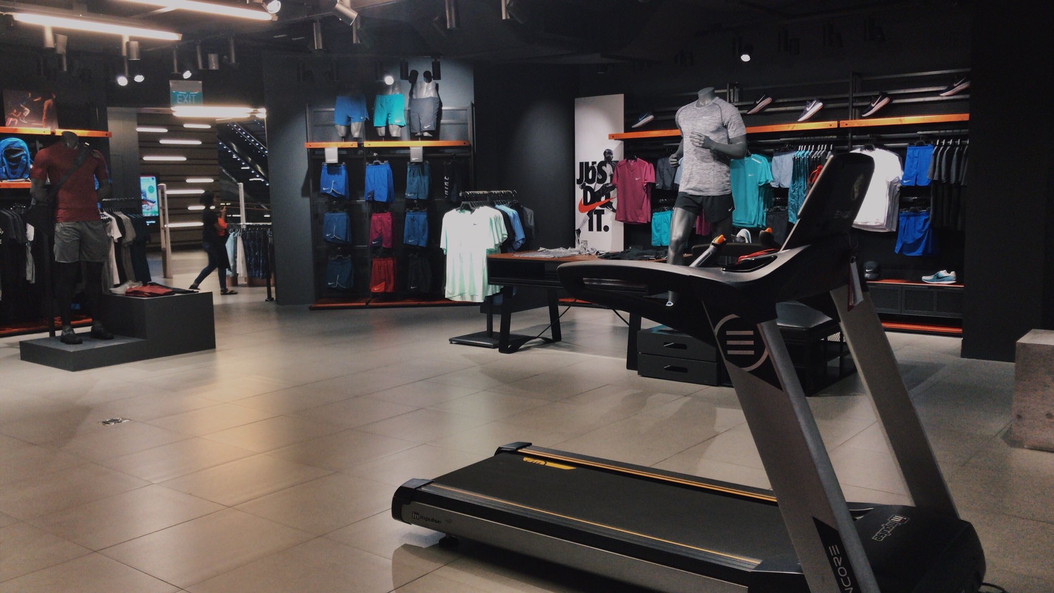 null on X Nike Shaw Centre is the biggest Nike retail store in Singapore to date. https t 6ggMDLJ4mL X