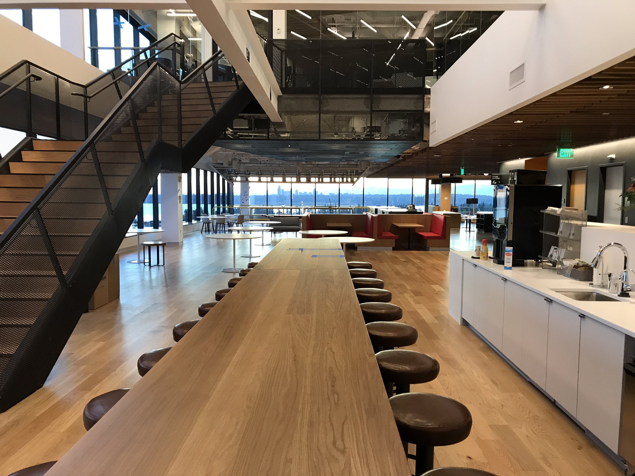 DLMF_nZUIAE7J6E.jpg:large