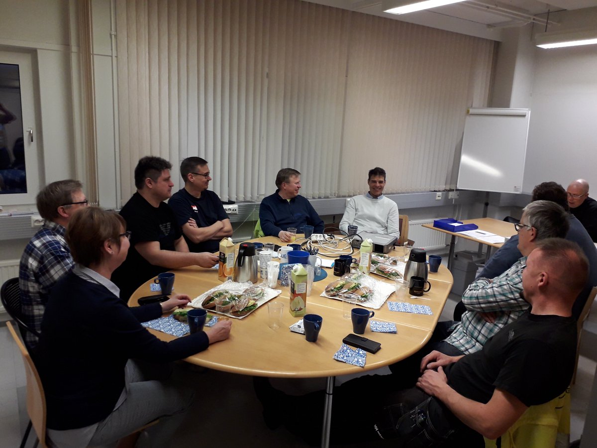 nastolanY's tweet photo. Nastolan Yrittäjien aamupalatilaisuus Wheel Energy Oy:n tiloissa Yrittäjä Petri Hankiola kertoo yrityksensä toiminnasta  #yrittäjät https://t.co/JsfyxNBMb5