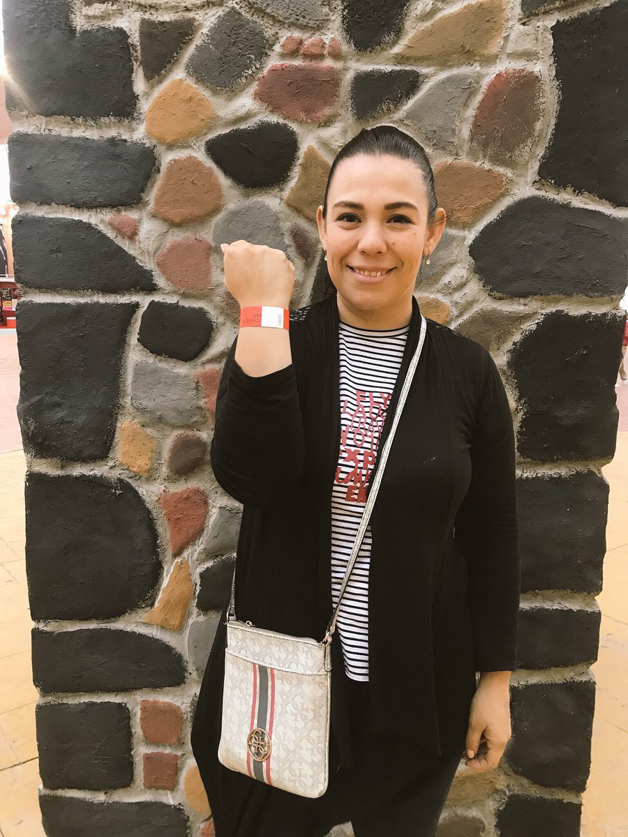 FeriaHidalgo's tweet photo. Ayer entregamos a nuestros seguidores #PulserasVIP para ver a @IlseIvoYMimi en el #TeatroDelPueblo de @FeriaHidalgo. ¡Muchas felicidades! https://t.co/WhMxOUj9R2