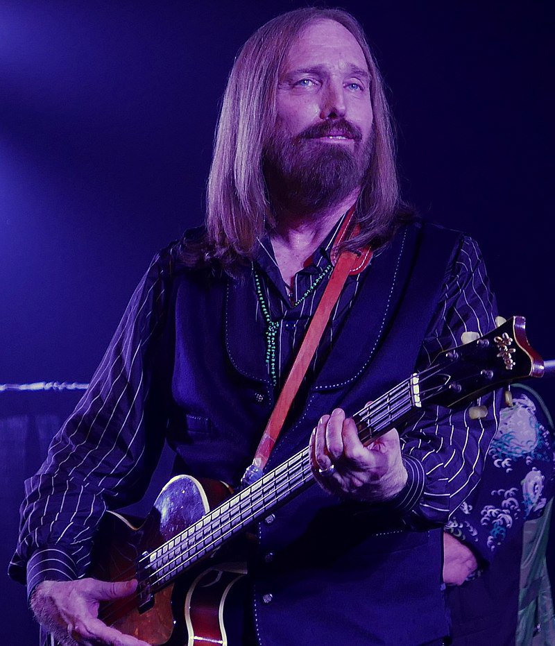 robertpowellvii's tweet photo. #TomPettyRIP These media journalists have not done you justice, but thank you for decades of brilliant music. https://t.co/OcYGGYJNNI