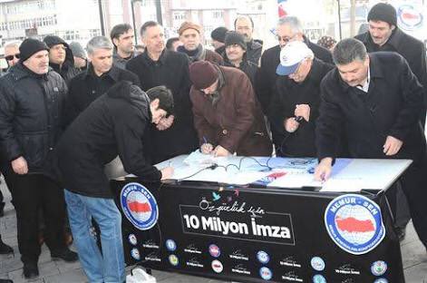 _aliyalcin_'s tweet photo. Temel haklar ile özgürlükler konusunda ilerlemeler ve normalleşen Türkiye fotoğrafı.

Çekilen çileler,toplanan imzalar ve demokratikleşme.. https://t.co/RkHwZ1BXIo