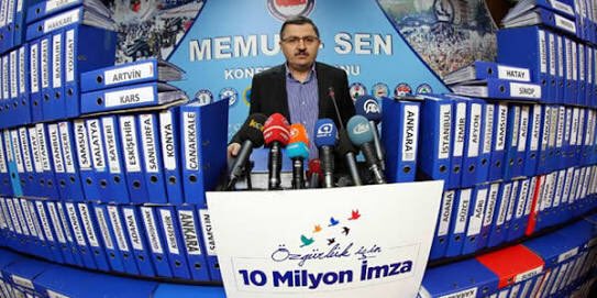 _aliyalcin_'s tweet photo. Temel haklar ile özgürlükler konusunda ilerlemeler ve normalleşen Türkiye fotoğrafı.

Çekilen çileler,toplanan imzalar ve demokratikleşme.. https://t.co/RkHwZ1BXIo