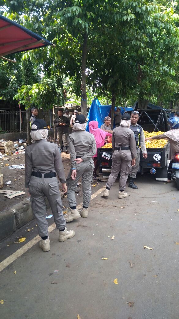Penertiban PKL di JL. KH. Abdullah bin Nuh, mengembalikan fungsi trotoar.. #tertibuntuktentram 👮