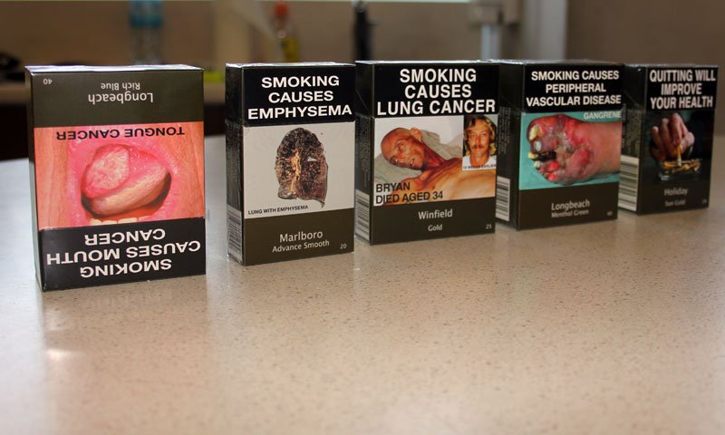 オーストラリアのプレーンパッケージ。タバコ銘柄ごとのデザインは禁止