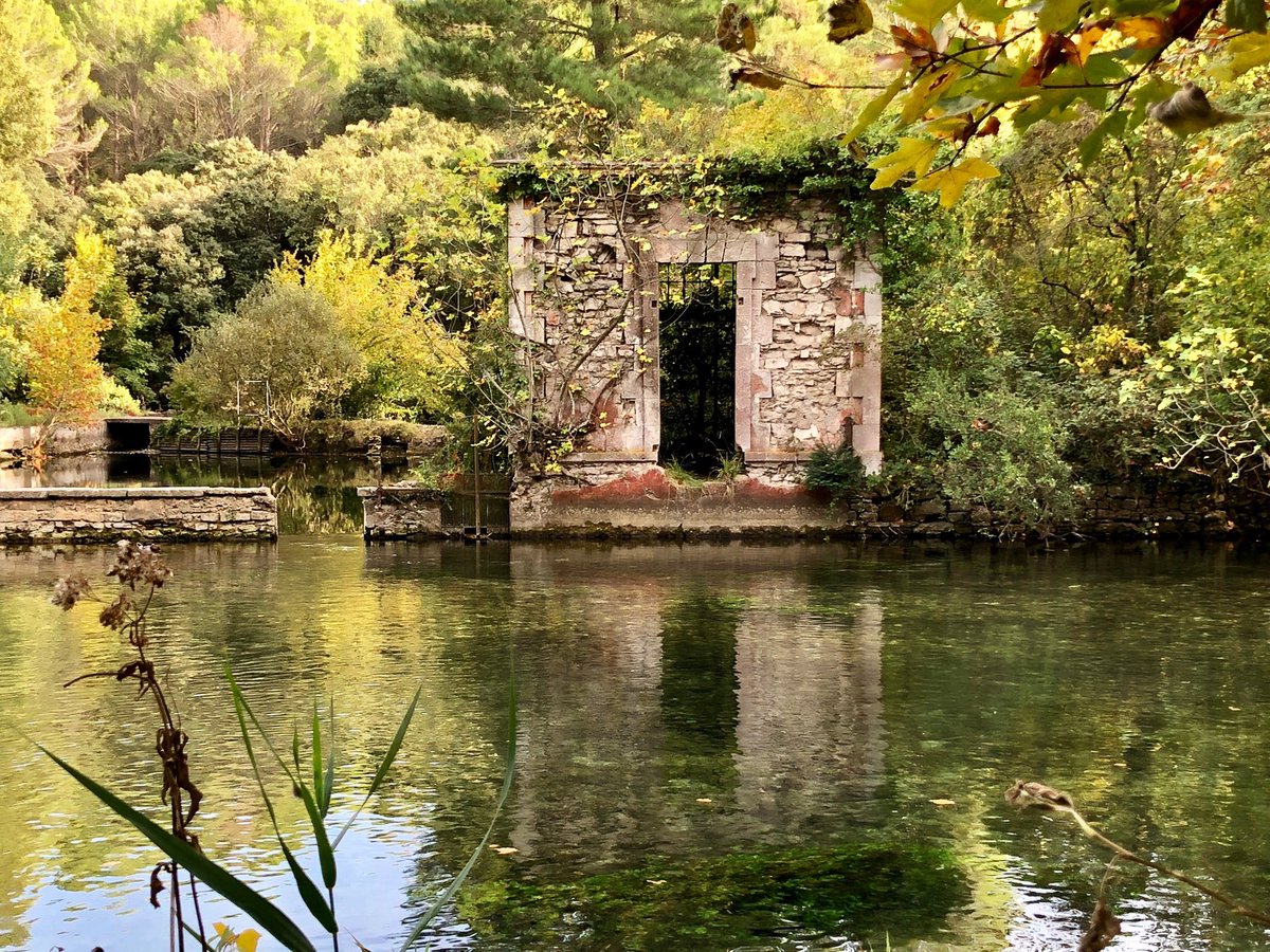 Kitchen_Garten's tweet photo. #Fontainedevaucluse #Lasorgue #France #provence #Herbst https://t.co/Ea7EvGiePk