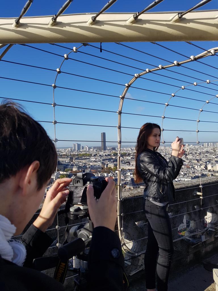 FWApp's tweet photo. Making of de la vidéo @jefile_app avec la team #FWA #girlpower https://t.co/1Ehxy8TUqe