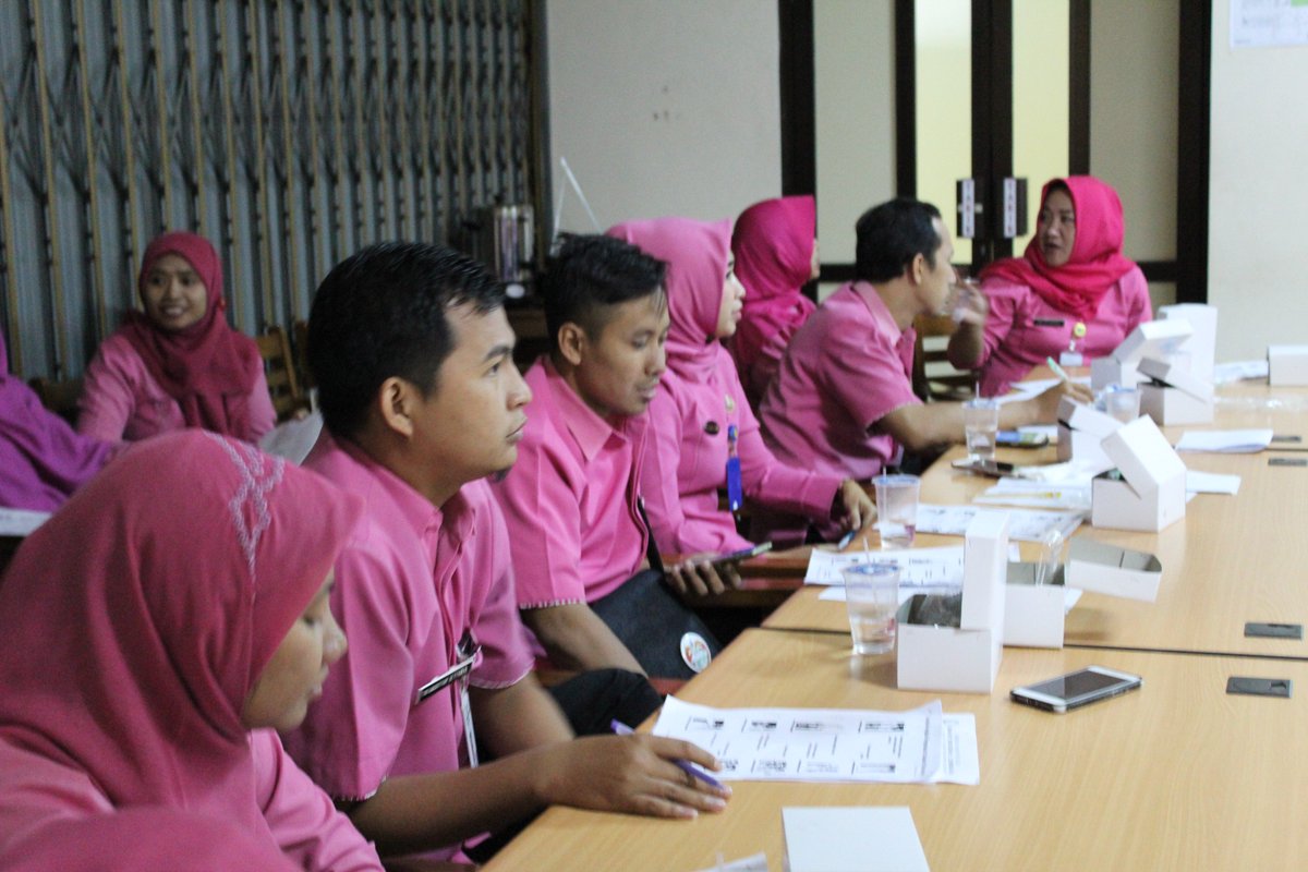 Bimbingan teknik perawat tentang penanganan penyakit MERS pasca kedatangan jamaah Haji dari Saudi Arabia.