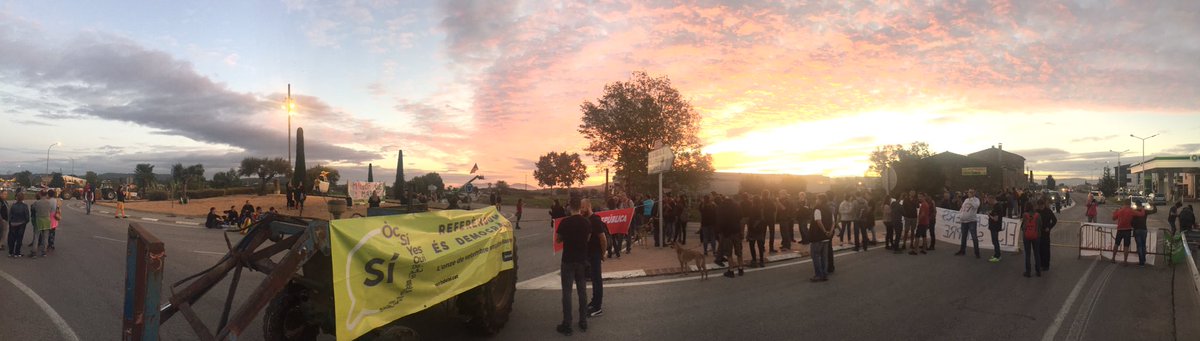 NuriaRamirezR's tweet photo. Els pagesos, un cop més, al capdavant! #gràcies #fempoble #fempaís https://t.co/dpas30uSkL