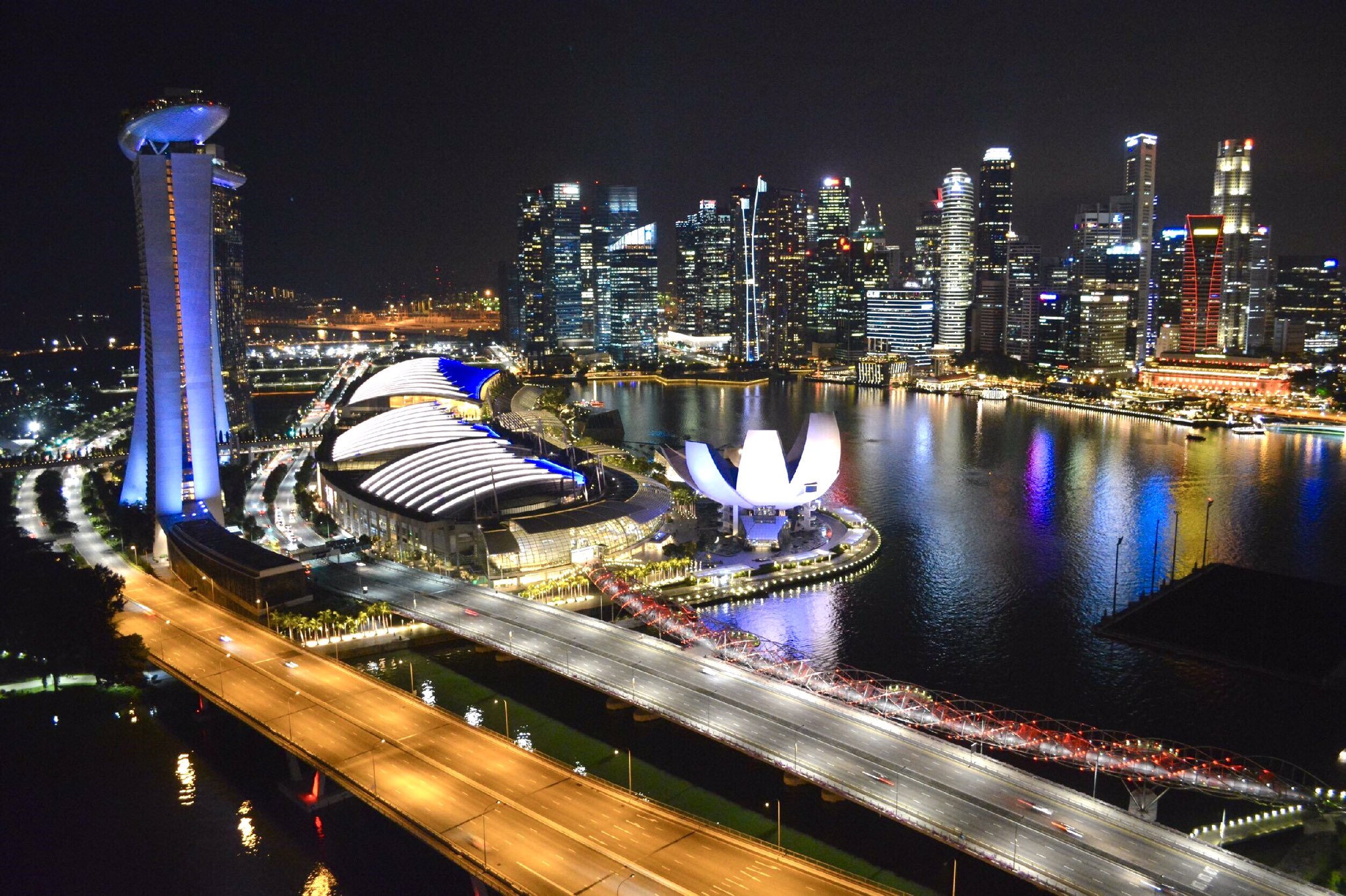 Twitter 上的 Pon Photo シンガポールの夜景を一望できる観覧車からの眺め シンガポール Singapore マリーナベイサンズ 夜景 シンガポールフライヤー ファインダー越しの私の世界 写真好きな人と繋がりたい T Co Qse1idjmnx Twitter