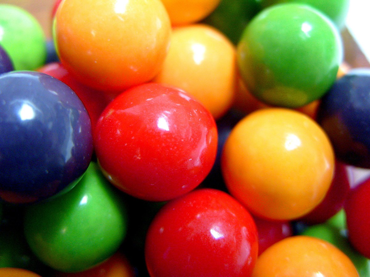 marcofiloni's tweet photo. Rischio di soffocamento da caramelle per bambini oltre 5 anni https://t.co/gUxHAVIcXb https://t.co/WvU0WGJdhk